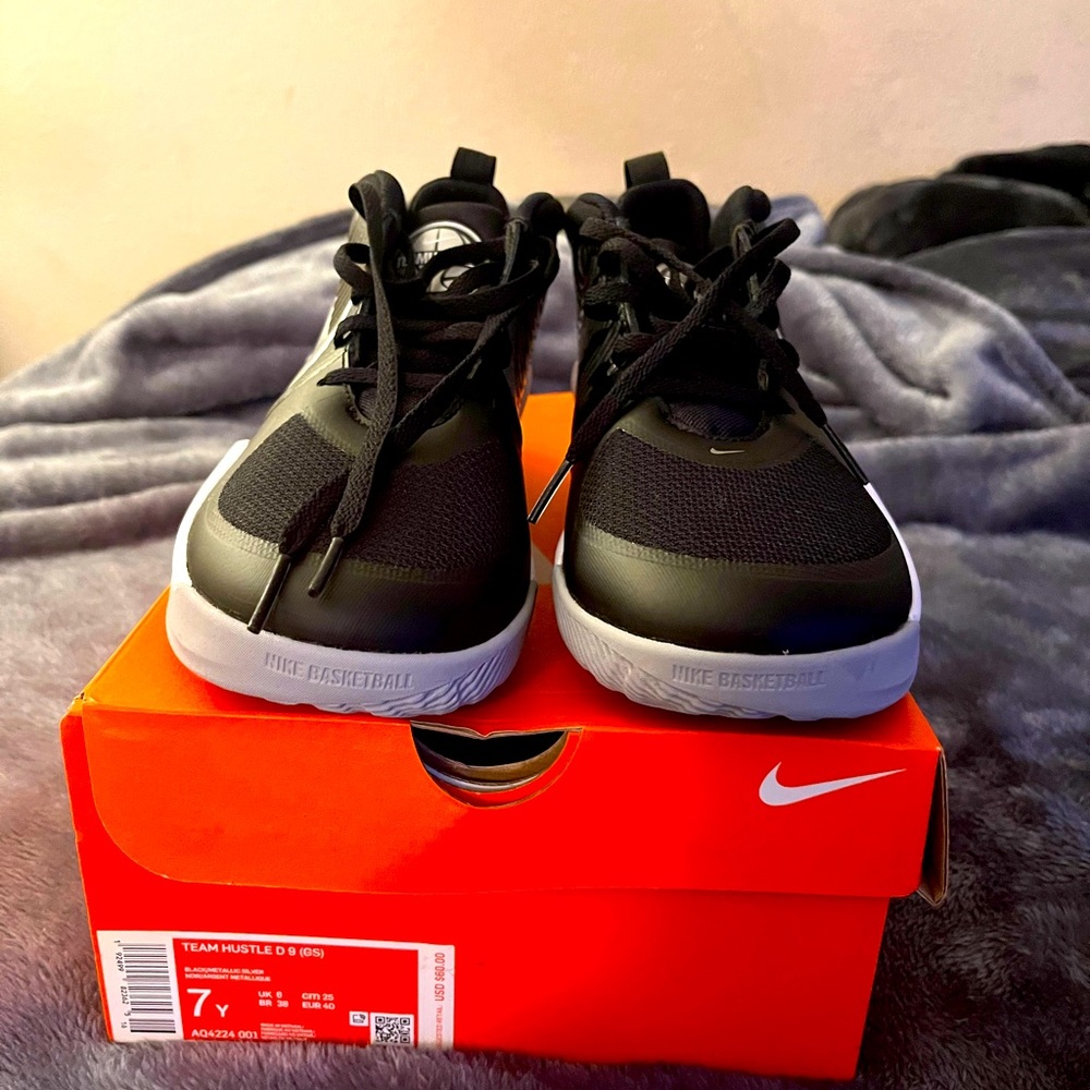 Nike Team Hustle D9